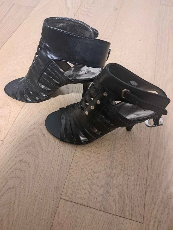 Women's shoes some never worn size 7 and 7.5 - photo 2
