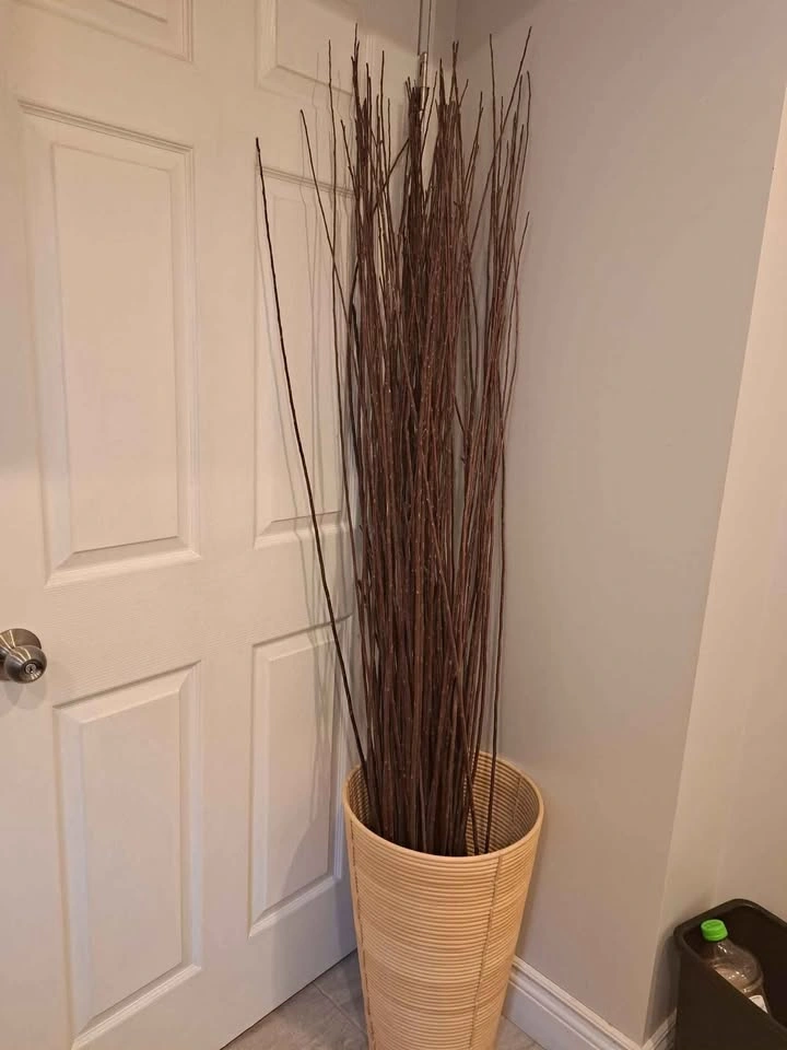 Decorative branches in wicker vase - photo 3