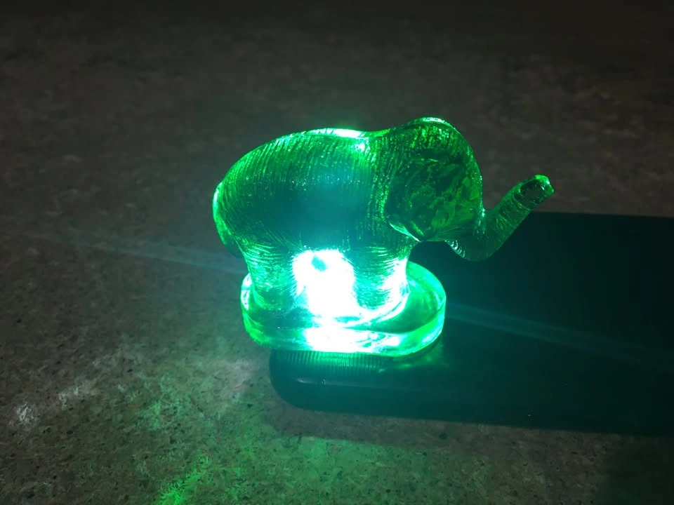 VINTAGE 80S MOSSER GREEN ART GLASS TRUNK UP ELEPHANT FIGURINE - photo 5