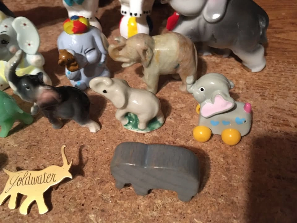 LOT OF 22 ELEPHANT FIGURES CERAMIC PORCELAIN ENESCO CIRCUS JAPAN - photo 2