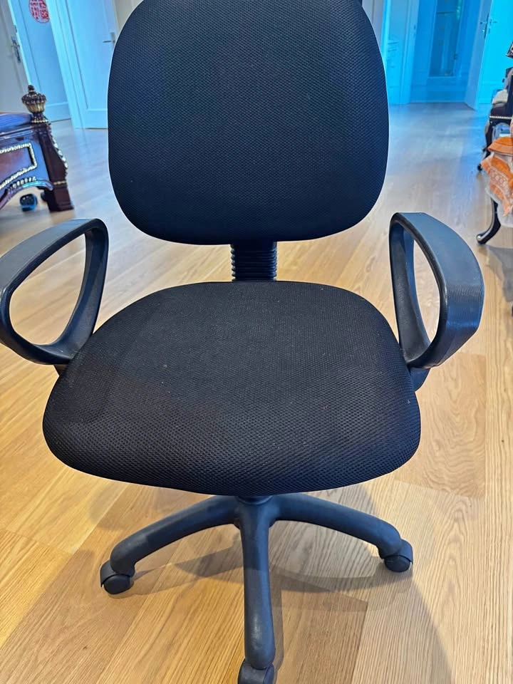 Office Chair – Good Condition