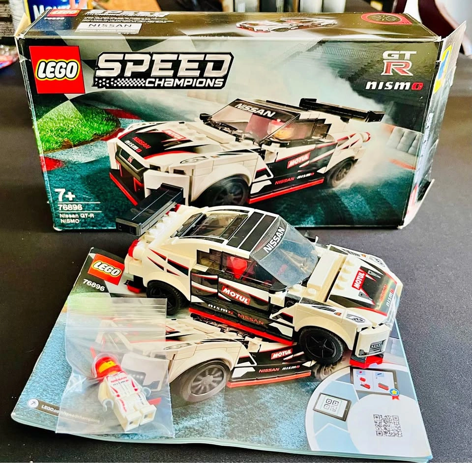 LEGO Speed Champions Nissan GTR Nismo 76896 - Complete
