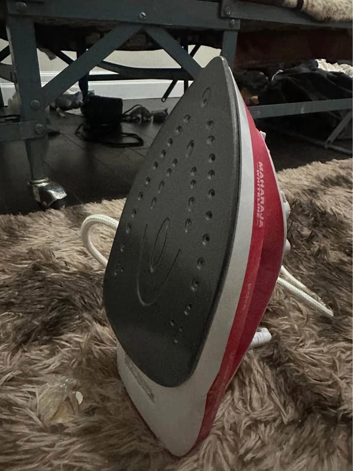 Steam Iron for clothes - Like New - photo 3