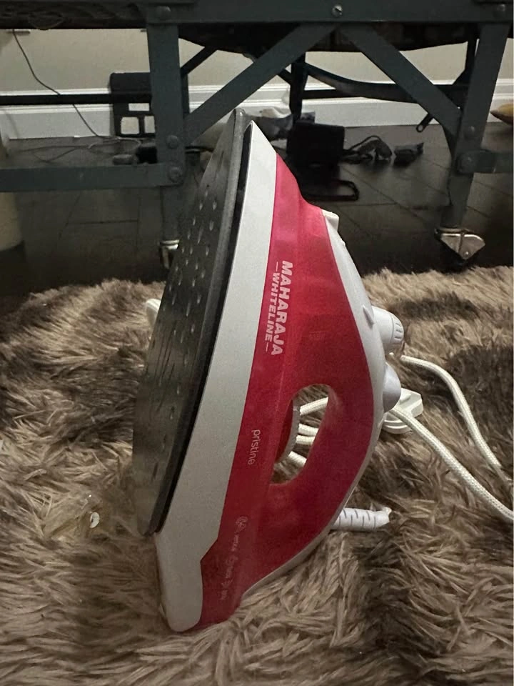 Steam Iron for clothes - Like New - photo 4