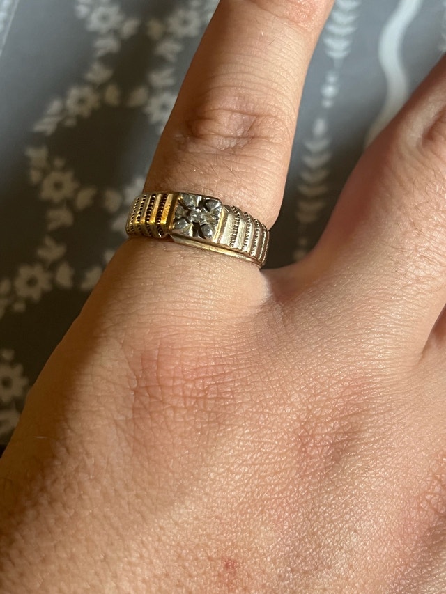 10k gold diamond ring