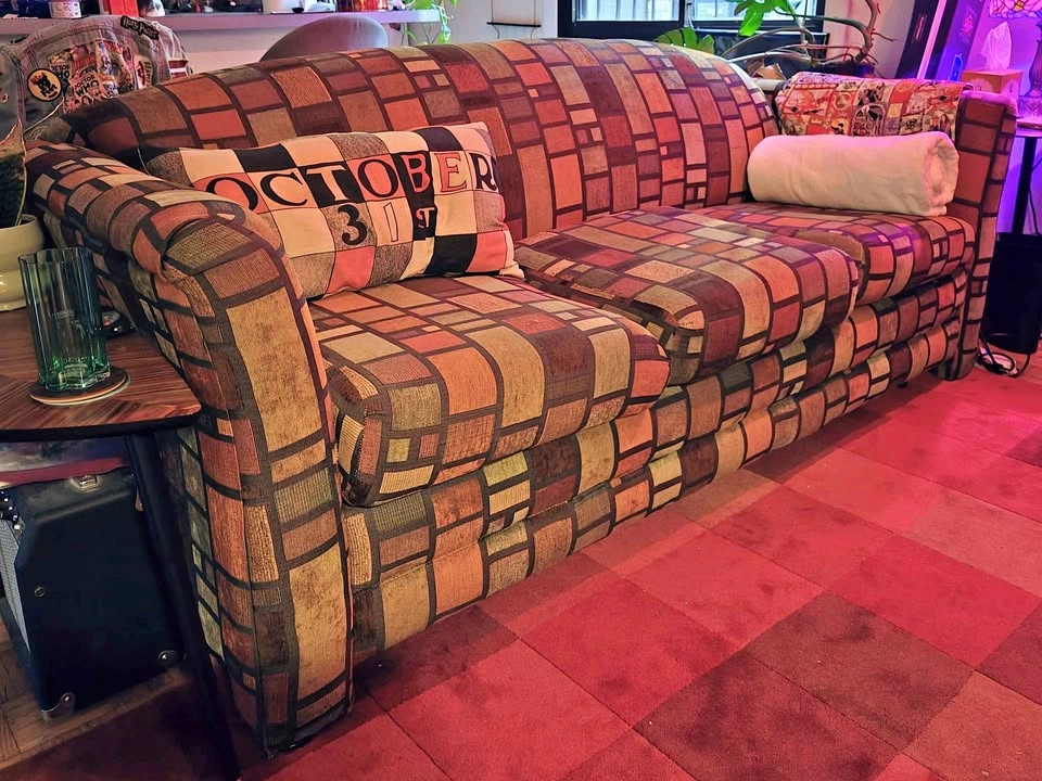 70s/80s Style Pull-Out Sleeper Sofa