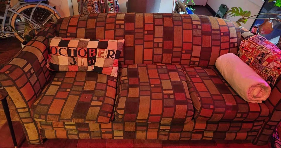 70s/80s Style Pull-Out Sleeper Sofa - photo 2