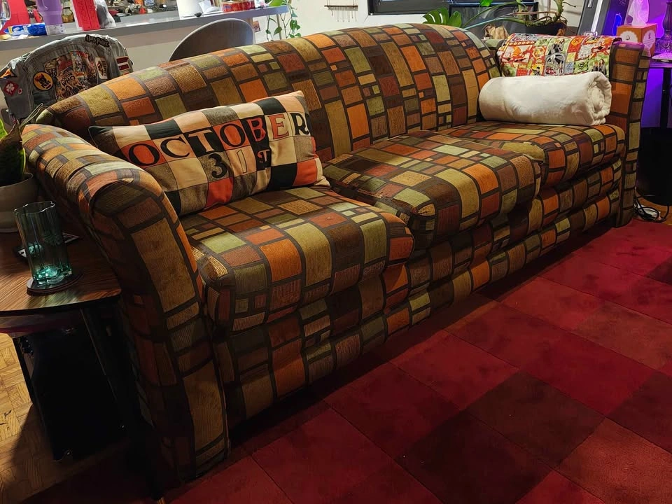 70s/80s Style Pull-Out Sleeper Sofa - photo 3