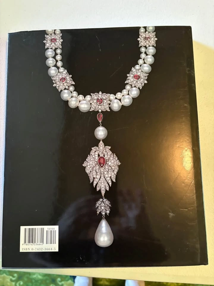 Elizabeth Taylor, my love affair with Jewellery coffee table boo - photo 2