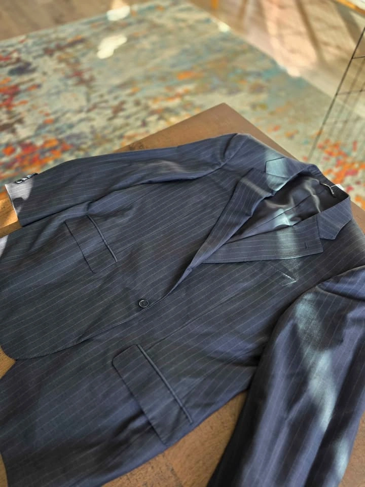 Canali 100% Wool Suit – Made in Italy – 44R Jacket / 38W Pants - photo 2