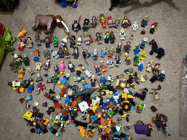 Giant Lot of Lego Sets, Minifigures, Bulk, Manuals & Boxes - photo 2