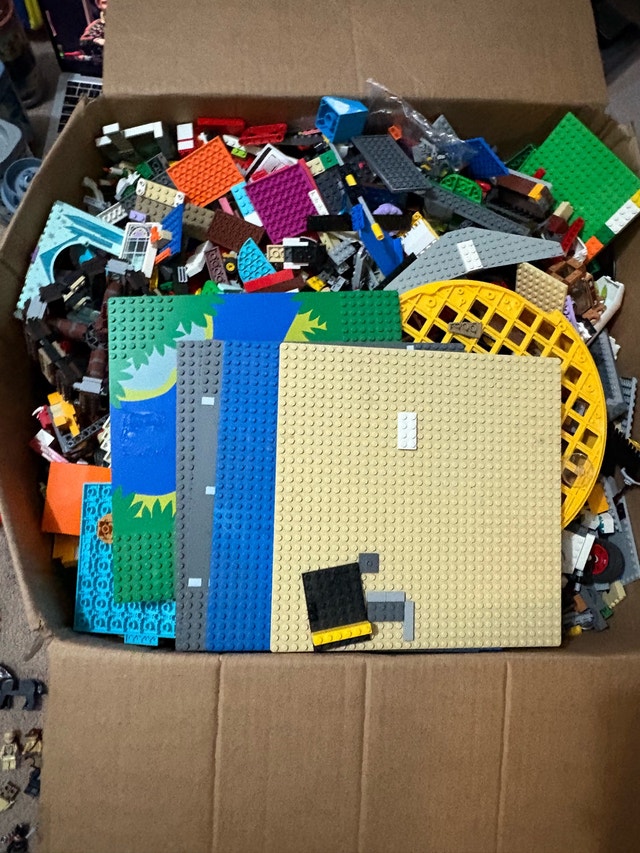 Giant Lot of Lego Sets, Minifigures, Bulk, Manuals & Boxes - photo 4