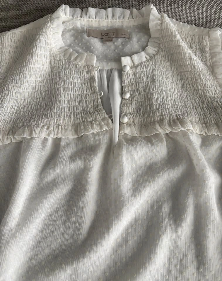 LOFT Petite White Ruffle Blouse ⚽️ - photo 4