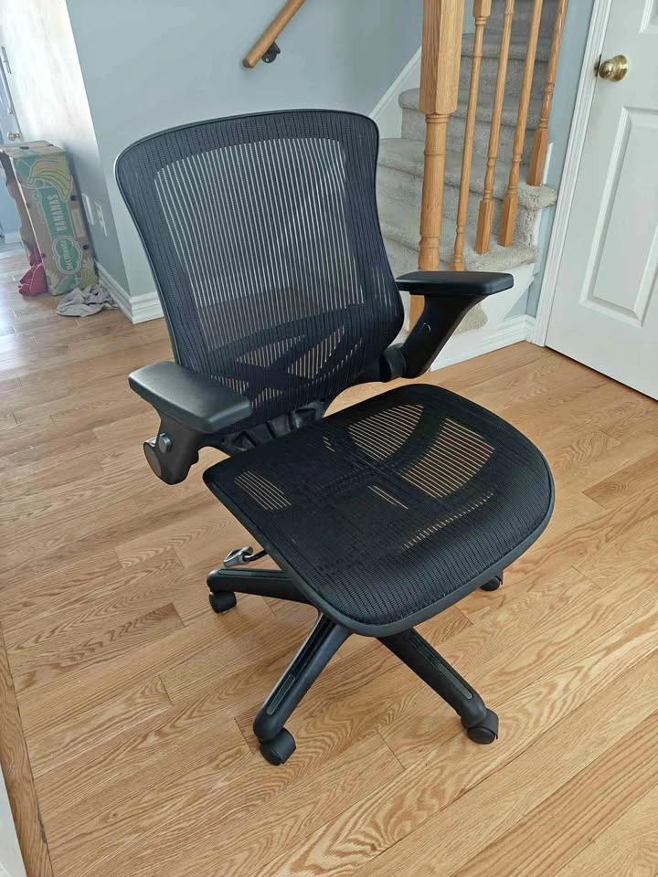 Black mesh office chair