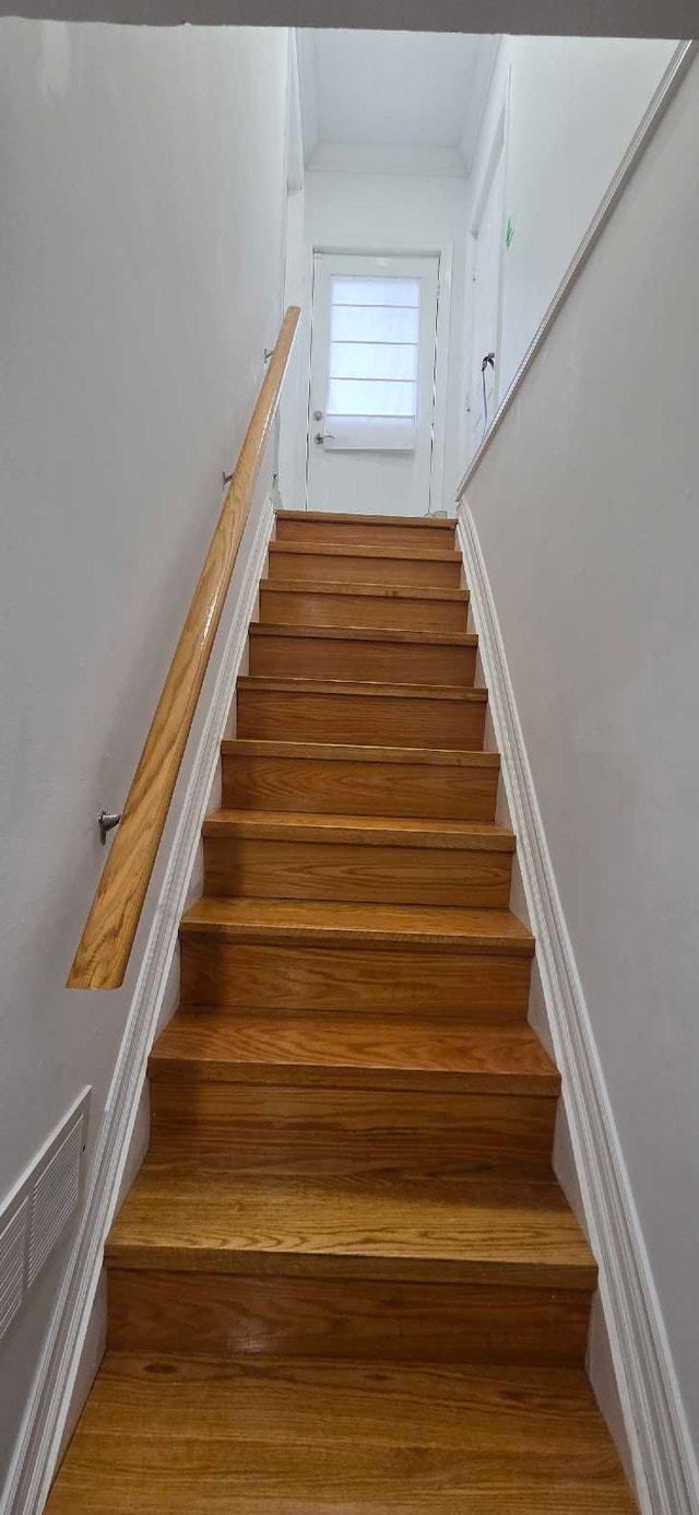 Spacious 2 bedrooms, 1 bath with all utilities included - photo 3