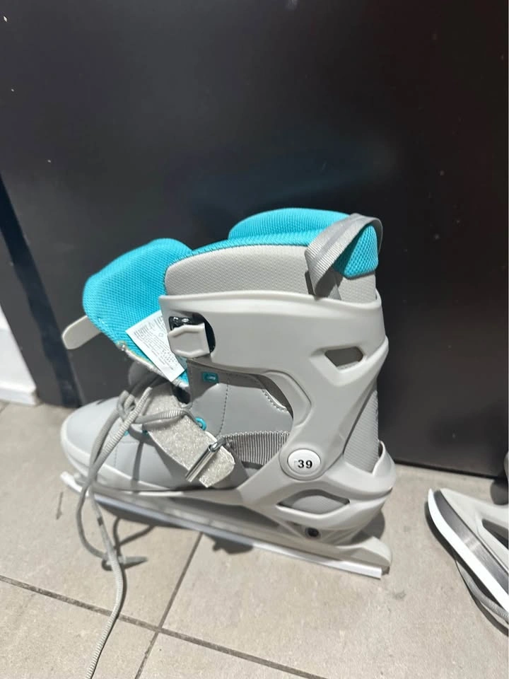 OXELO / Decathlon Fit 500 Ice Skates – Barely Used - photo 4