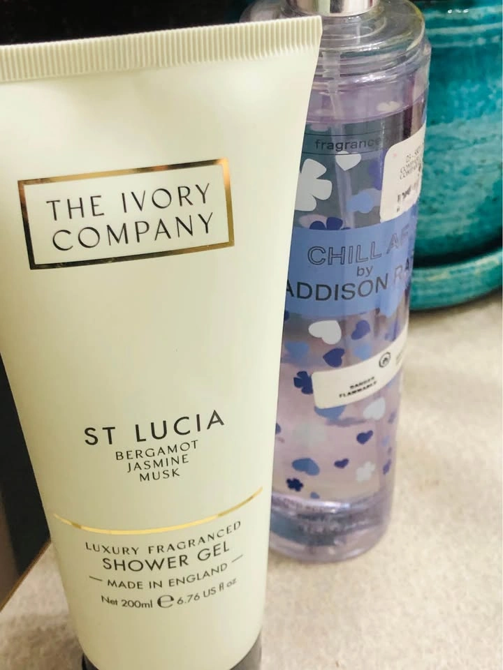 ⚽️ Bergamot Jasmine Shower Gel & Addison Rae Fragrance Mist - photo 5