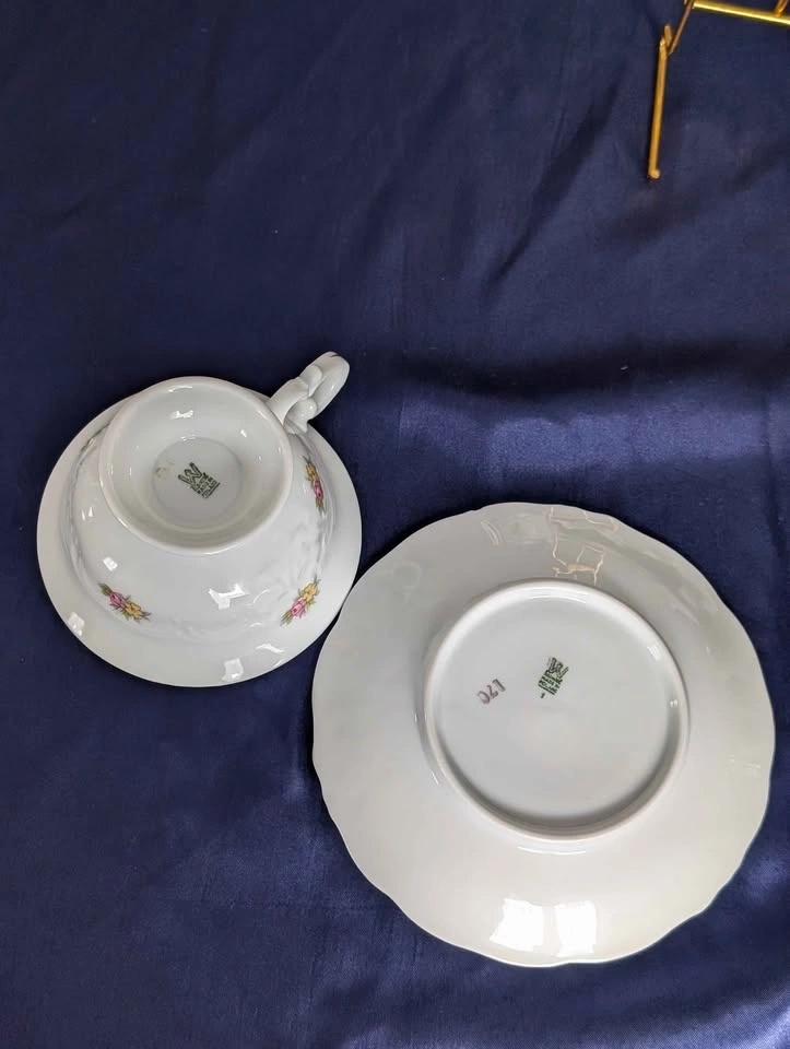 Set of 8 Vintage Wawel Poland Teacups & Saucers – Floral & Gold - photo 3