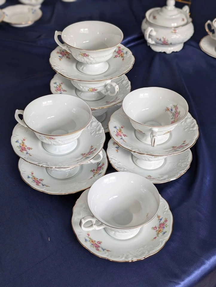 Set of 8 Vintage Wawel Poland Teacups & Saucers – Floral & Gold - photo 4