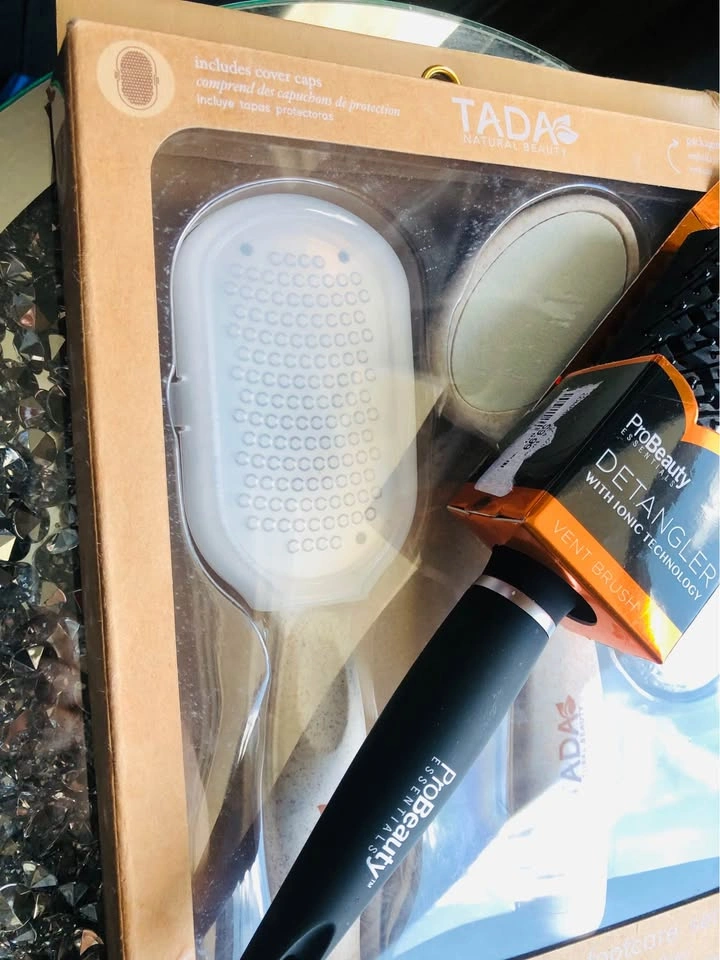⚽️ NEW ProBeauty Essentials Detangler Brush & Spa Foot Care Se - photo 2