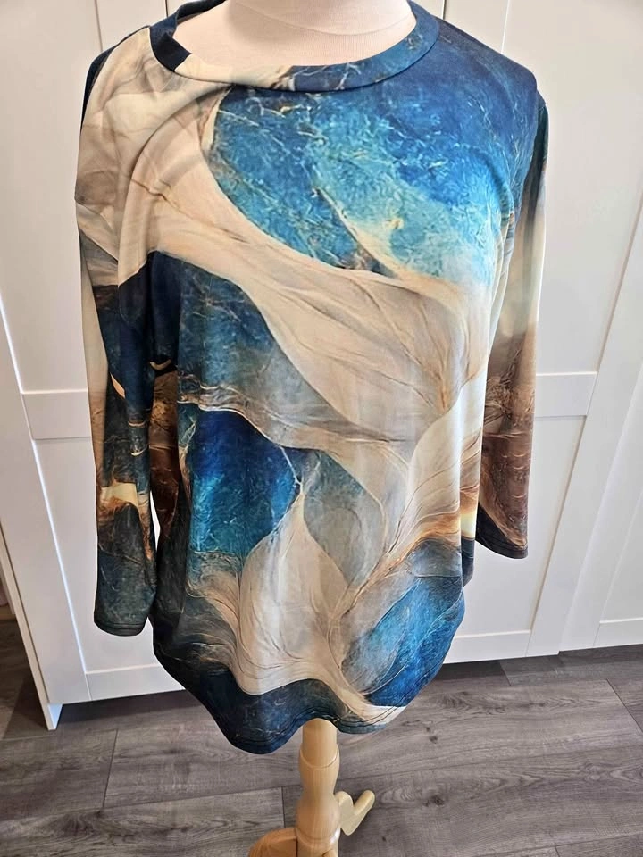 Abstract long sleeve