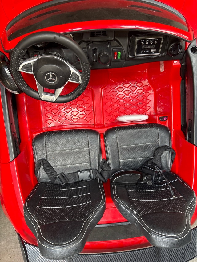 Mercedes-Benz AMG Electric Ride-On Car - photo 2