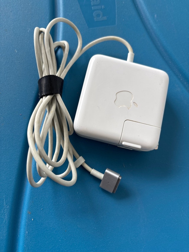 Apple MagSafe Power Adapter