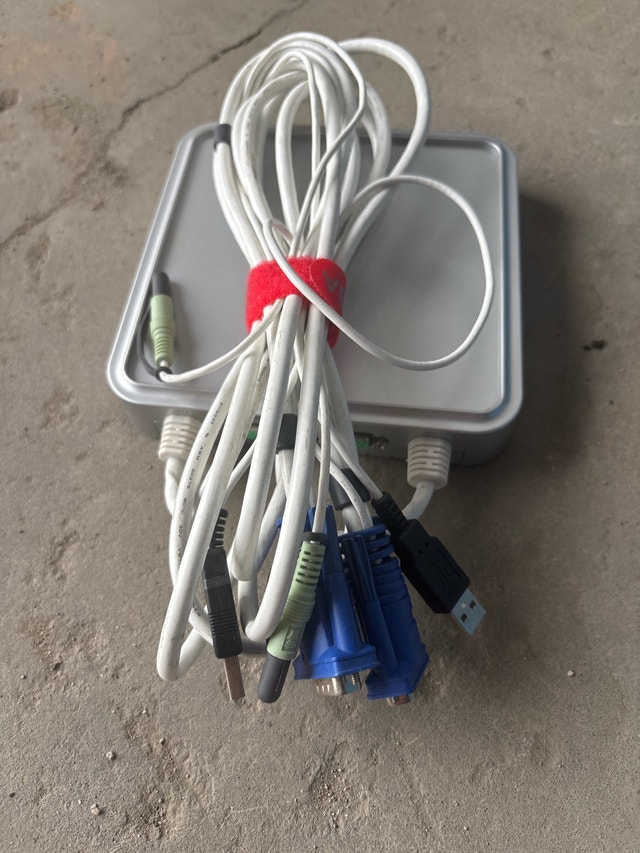 IOGEAR Miniview Micro USB KVM Switch - photo 2