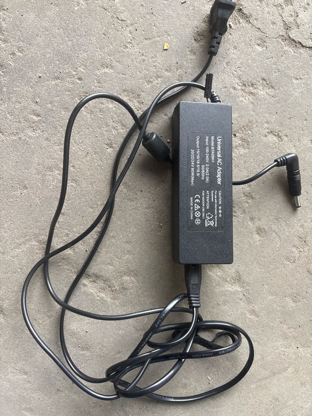 Universal AC Adapter BTA09H1