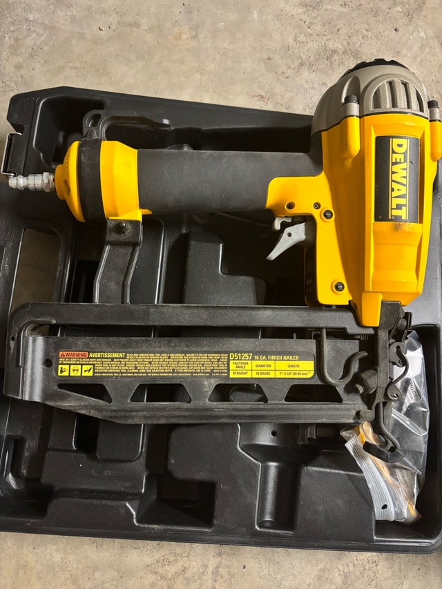 DEWALT D51257 16 Gauge Finish Nailer