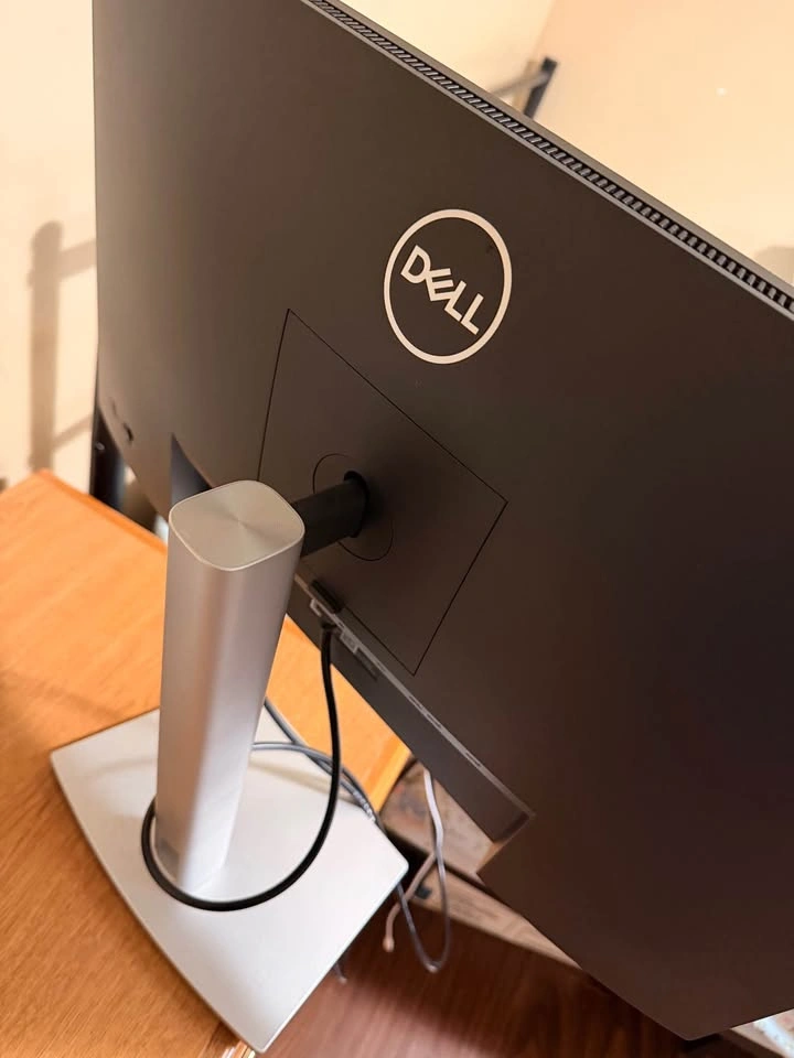 Dell 24" Professional Monitor (P2422H) - Excellent Condition - photo 3