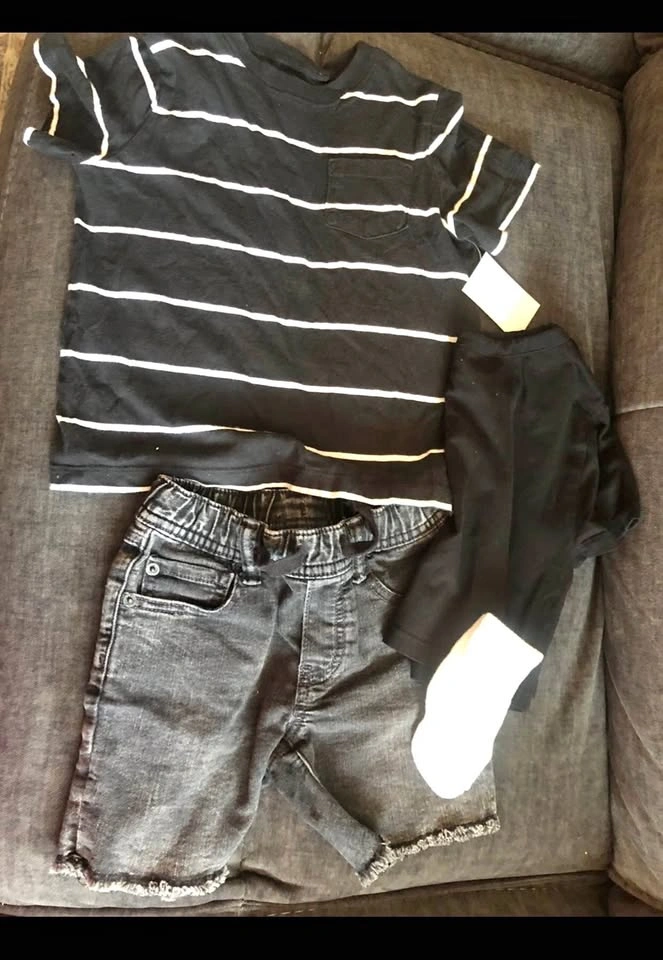 ⚽️ Baby Gap Toddler Outfit: Striped Tee & Denim Shorts - 4 Years