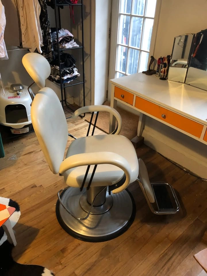 White Salon Chair best offer needs to go - photo 2