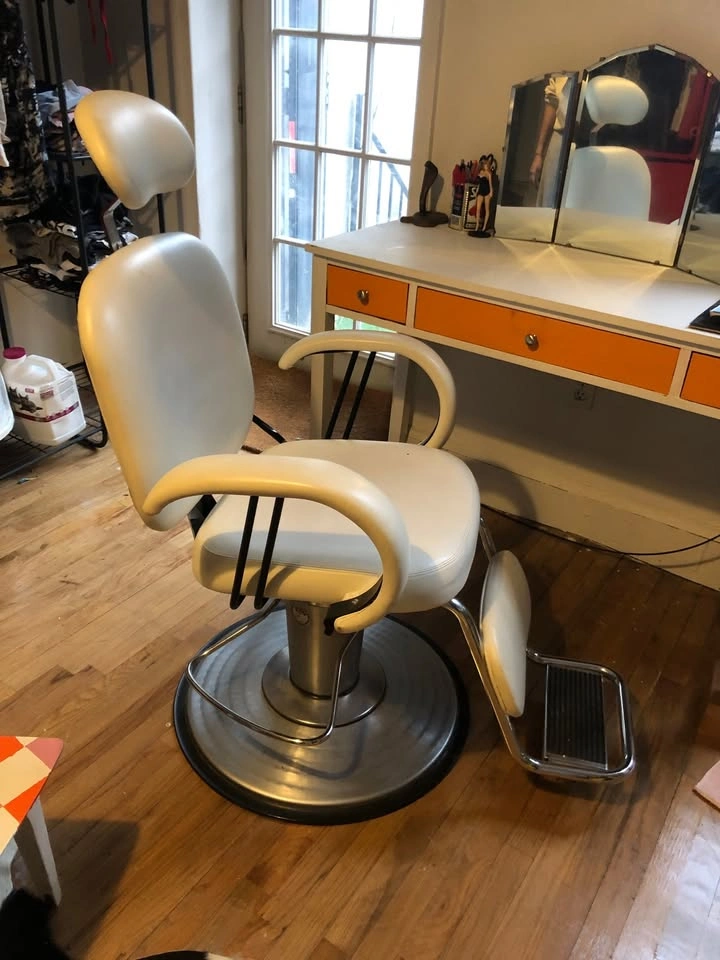 White Salon Chair best offer needs to go - photo 4
