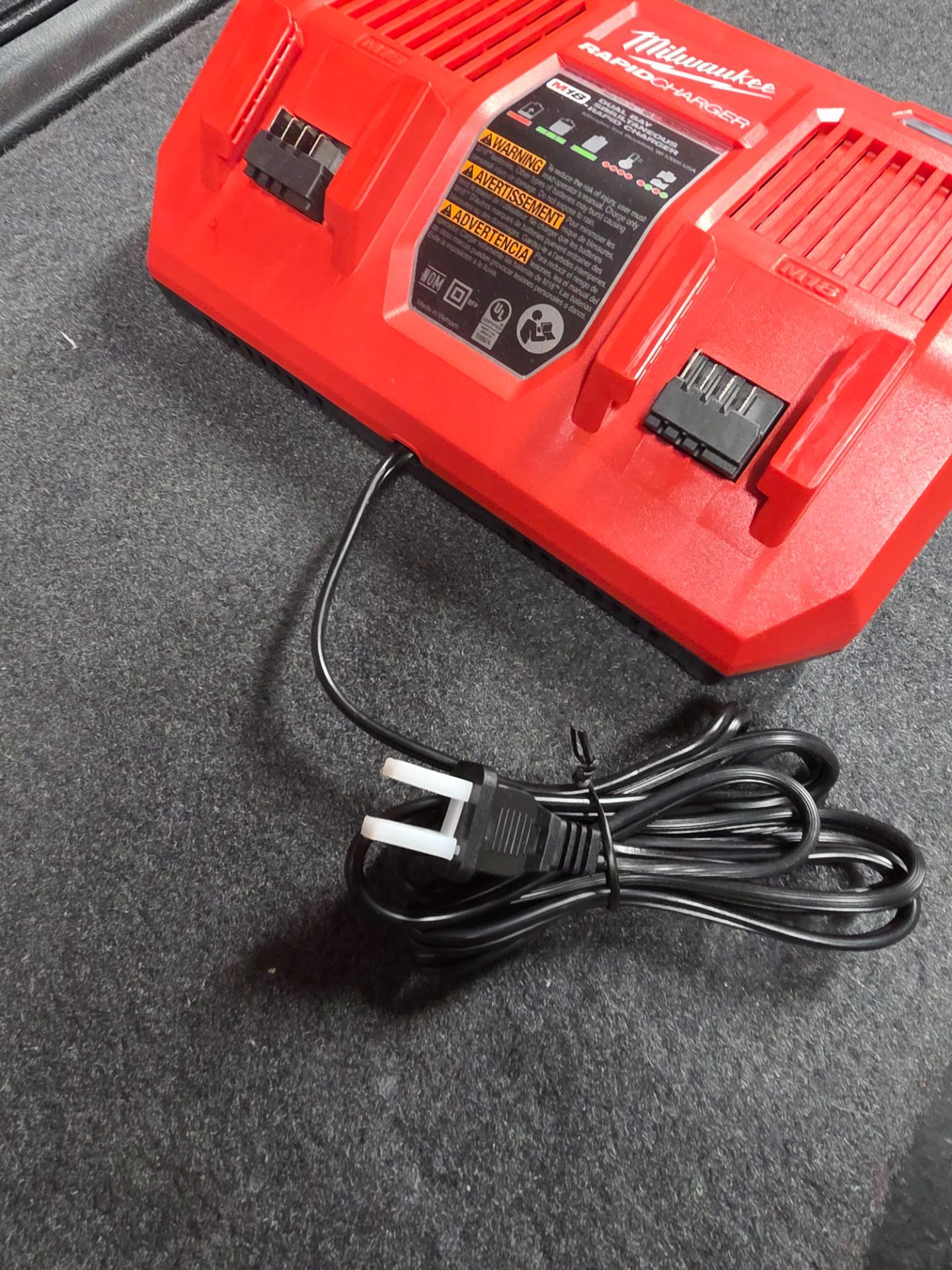 Milwaukee M18 dual bay rapid battery charger - photo 3