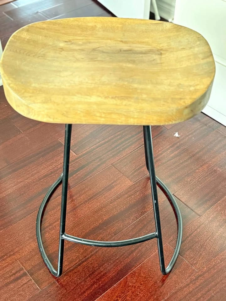 Modern 70 cm Bar Stool – Wood Seat & Black Metal Frame