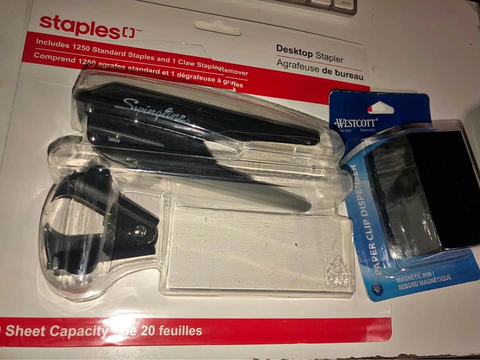 ⚽️ NEW Desktop HOLE punch, Staple Remover, Paper Clip holder