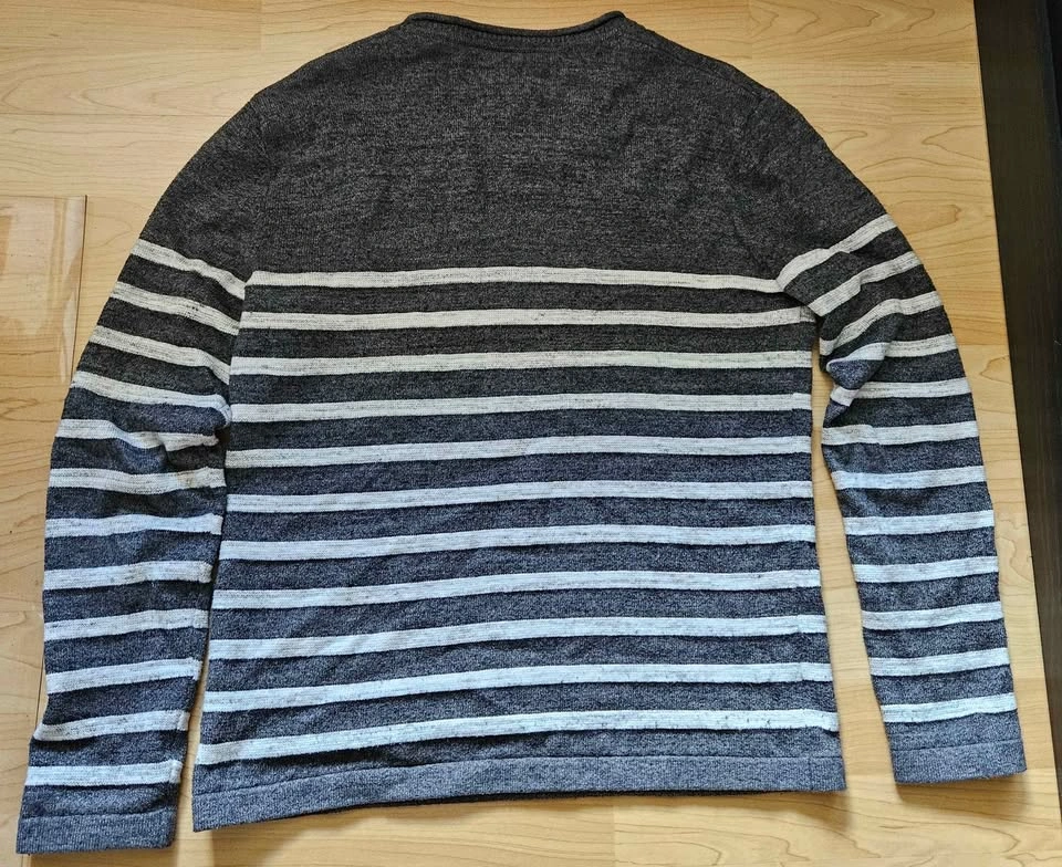 Mens striped sweater - photo 2