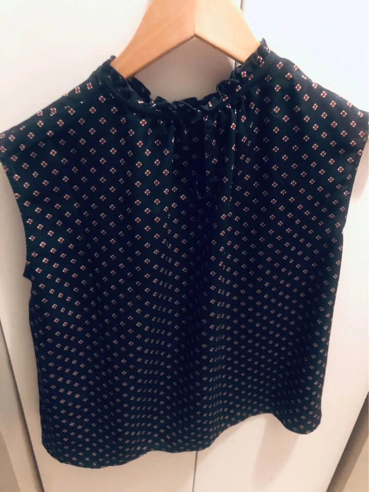 ⚽️ NEW COLZA Sleeveless Blouse - Size M - photo 3