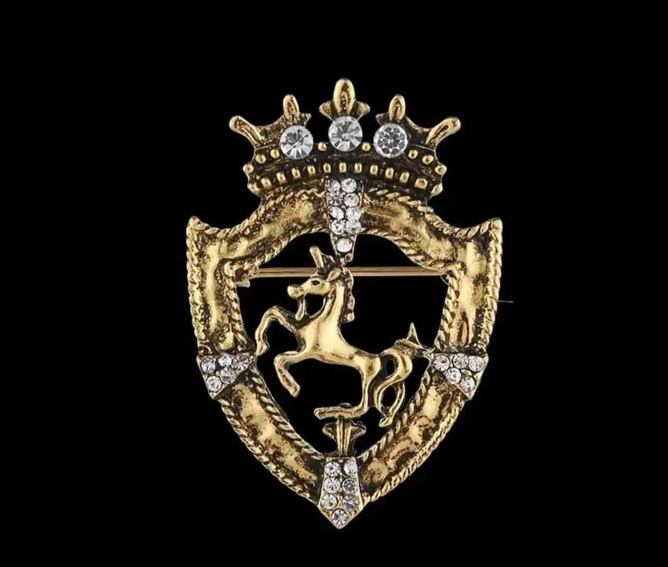 Elegant Crown Shield Horse Pin Rhinestone Badge - photo 2