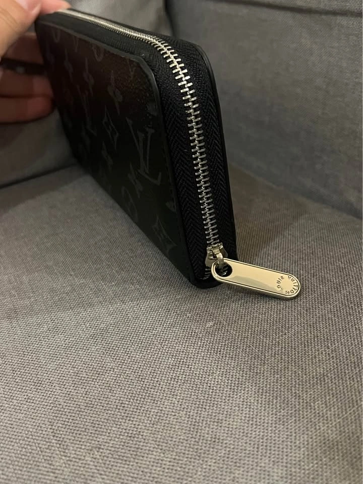 *(💲60)* Black Louis Vuitton zippy wallet - photo 2