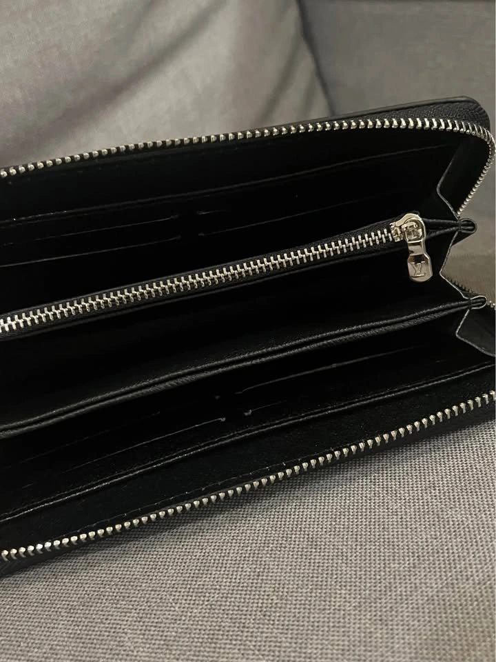 *(💲60)* Black Louis Vuitton zippy wallet - photo 3