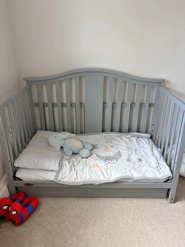 Graco Convertible Crib 4 in 1 with mattress