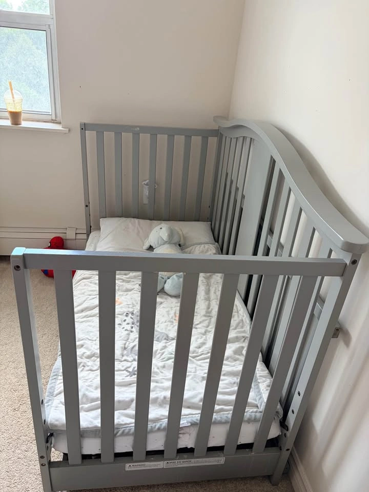 Graco Convertible Crib 4 in 1 with mattress - photo 2