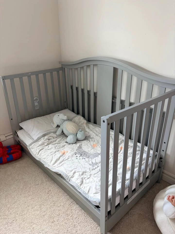 Graco Convertible Crib 4 in 1 with mattress - photo 3