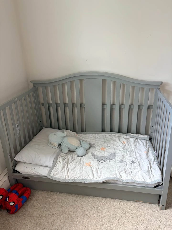Graco Convertible Crib 4 in 1 with mattress - photo 5