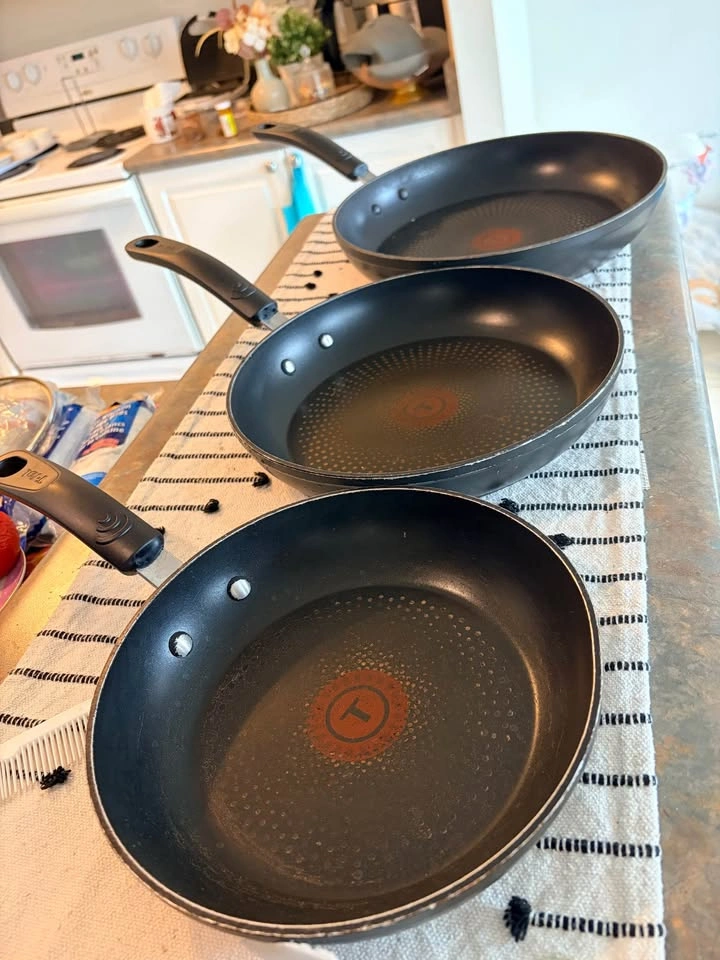 T-fal 3-Piece Non-Stick Frying Pan Set - photo 2