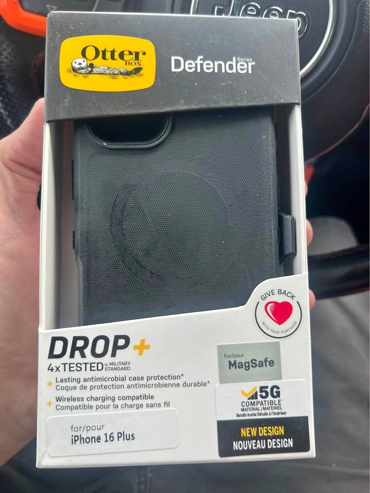 OtterBox Defender Series phone Case for iPhone 16 Bee