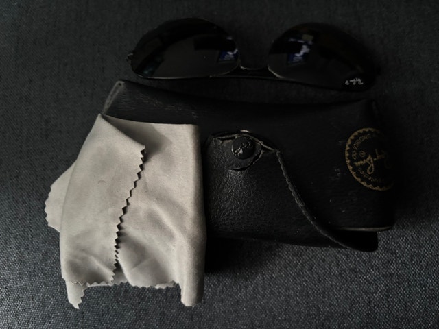 Ray-Ban Sunglasses with case - photo 2