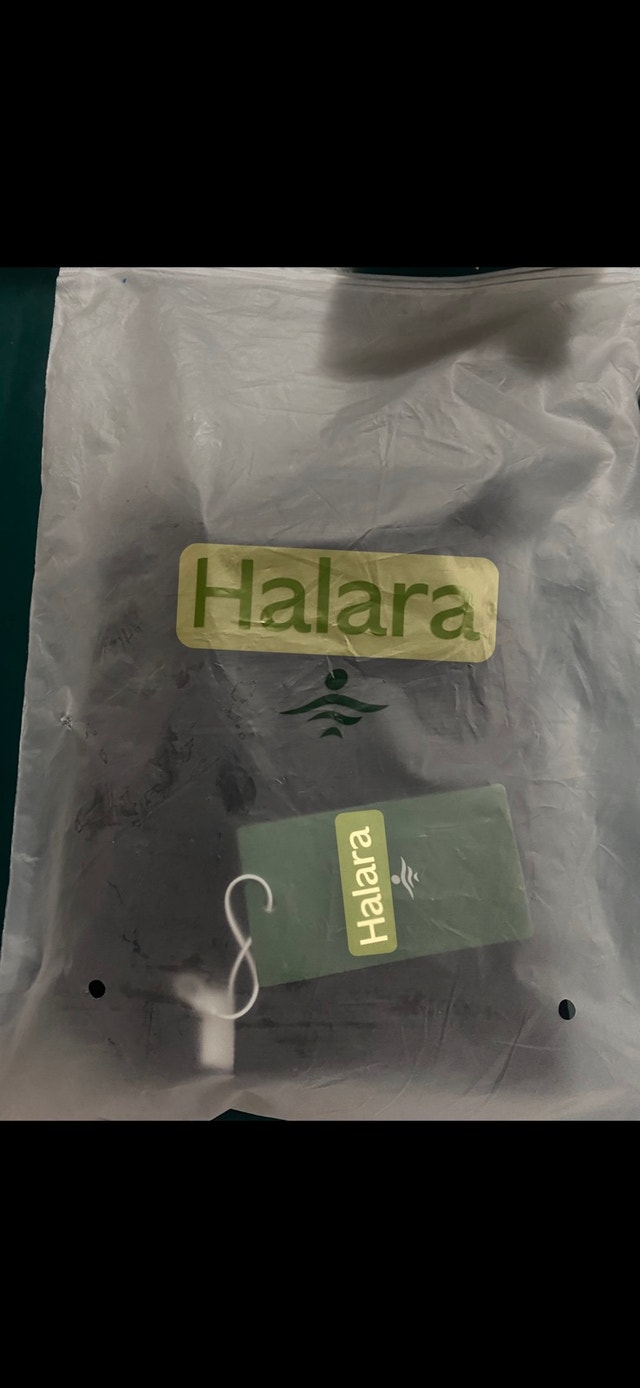 Halara Yoga Leggings - Brand new with tags & bag - photo 3